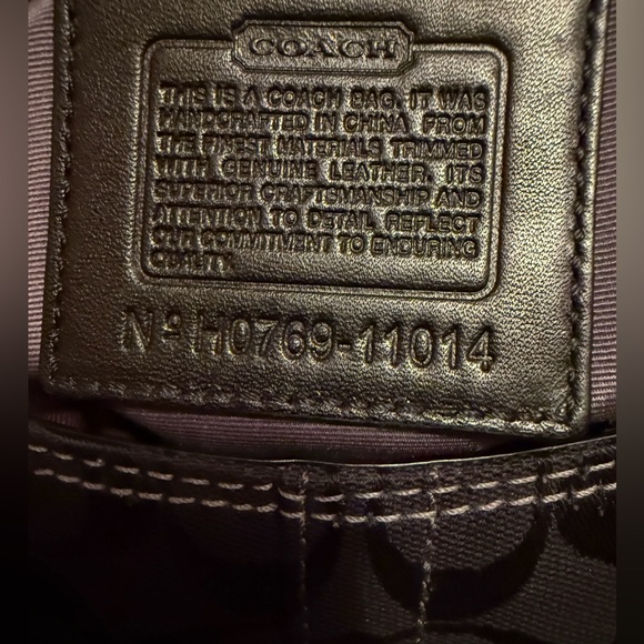 Coach Shoulder Signature Handbag/Purse with Dust bag! EUC. . - Picture 6 of 16